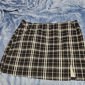 SHEIN Black and White Pencil Mini Skirt with Slit